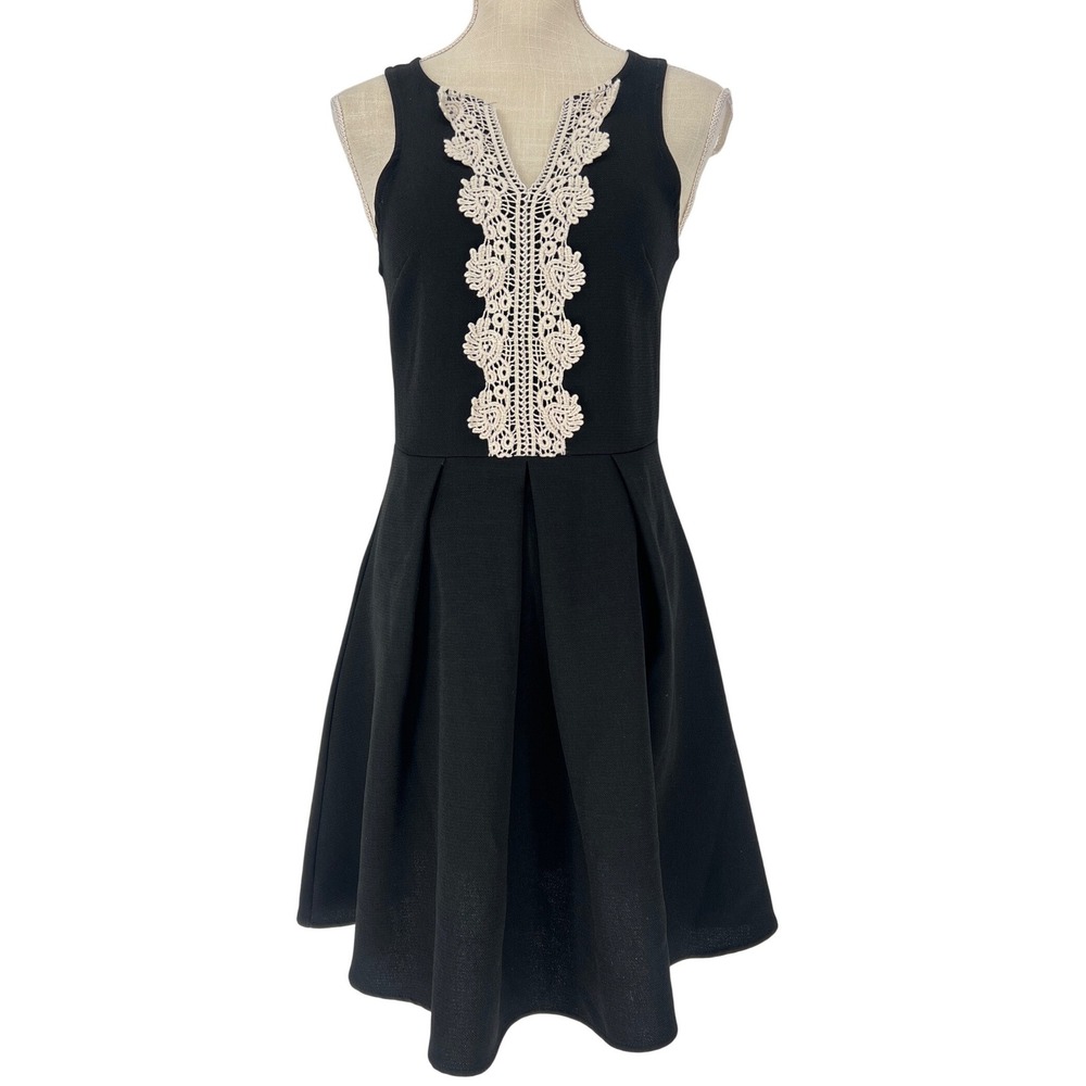 Everly Fit & Flare Dress Womens Small Black Crochet Lace Bib Sleeveless Party